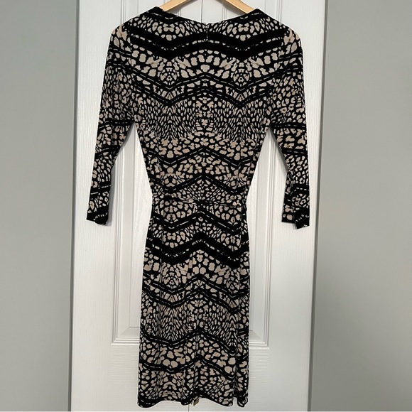 Tahari Arthur S. Levine animal print, size 2, loose fitting dress - Picture 6 of 9